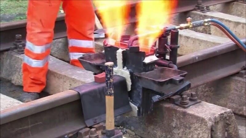 Сварка рельсов ванным способом: технология и требования