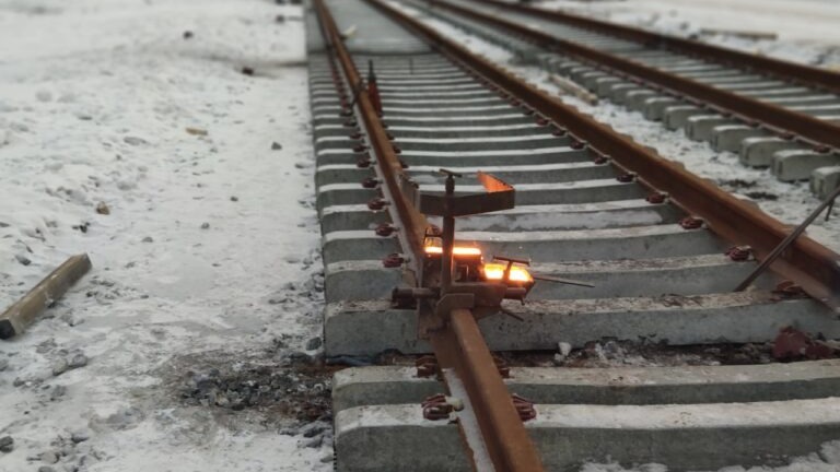 Монтаж и сварка рельсовых стыков методом АЛТС