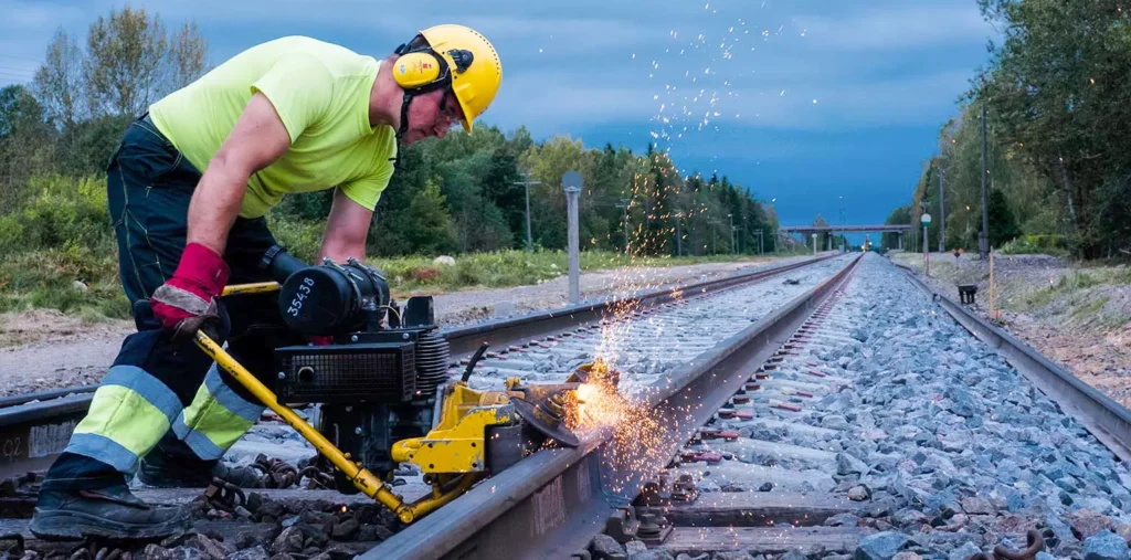 Что такое шлифовка сварного рельсового стыка